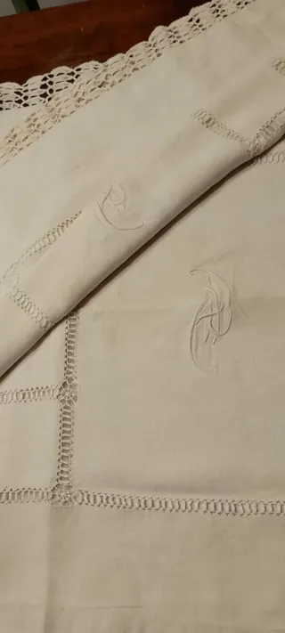 Antiche federe in lino ricamate