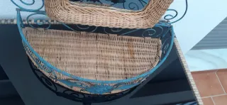 Espejo de Mimbre con Estante Metálico Azul