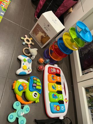 Lote juguetes infantiles y luz de noche