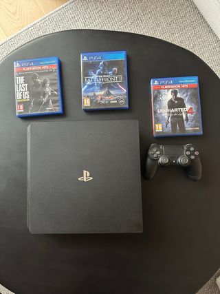 Consola PS4 Negra + 3 Juegos