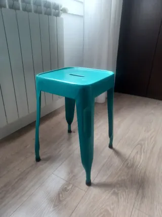 Taburete de metal azul