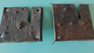 Coppie di vecchie serrature in metallo