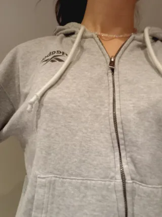 Chaqueta deportiva gris Reebok