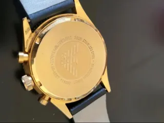Reloj Emporio Armani Cronógrafo Dorado Negro.