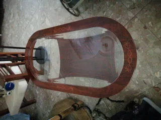 Mesas auxiliares redonda y ovalada de madera y cri