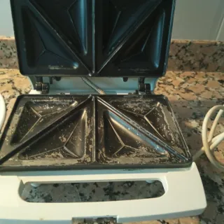 Sandwichera Clatronic Blanca