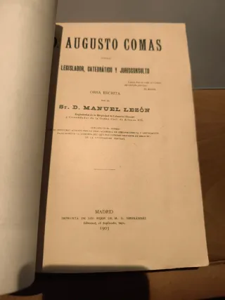 Libro antiguo sobre Augusto Comas