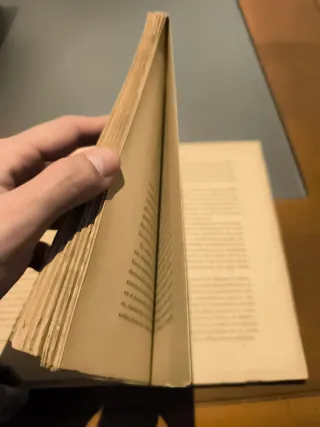 Libro antiguo sobre Augusto Comas