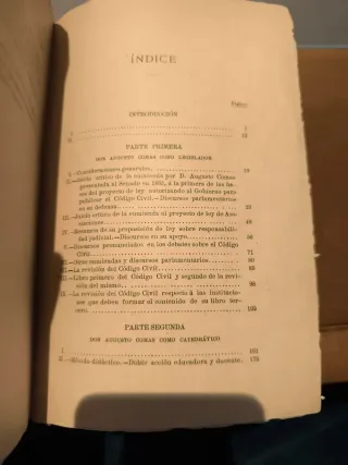 Libro antiguo sobre Augusto Comas