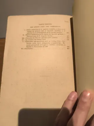 Libro antiguo sobre Augusto Comas