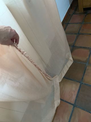 Cortinas Calma House color rosa palo muy suave.