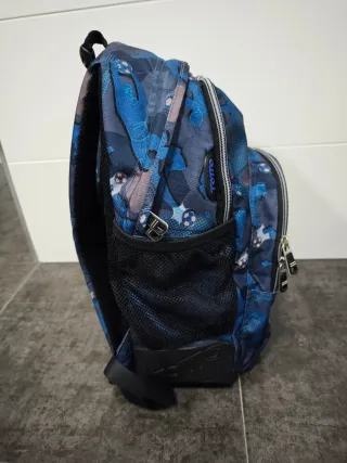 Mochila Totto Escolar Fútbol 3 bolsillos