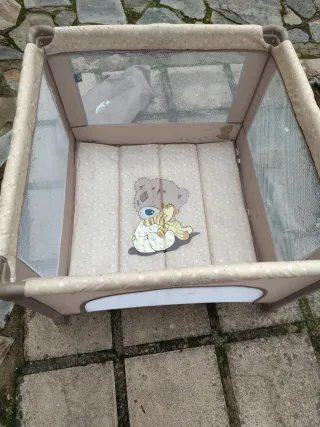 Cuna de viaje y parque infantil (con ruedas)