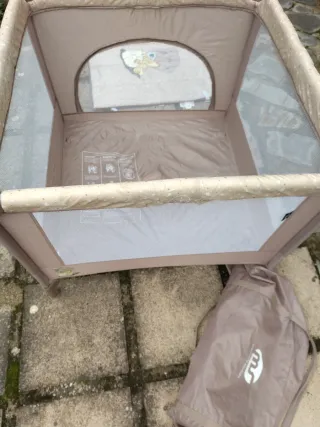 Cuna de viaje y parque infantil (con ruedas)