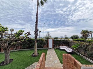 Casa adosada en alquiler en La Pineda en Castelldefels