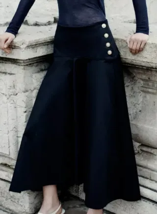 Falda larga azul marino con godets