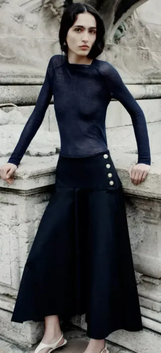 Falda larga azul marino con godets