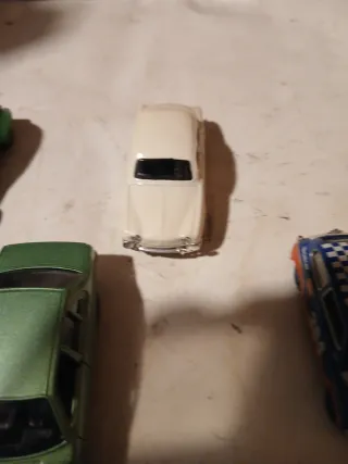 8 coches clásicos escala 1:43