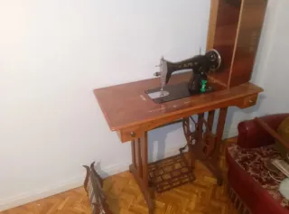 Máquina de coser antigua Alfa