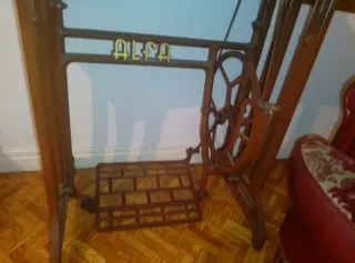 Máquina de coser antigua Alfa