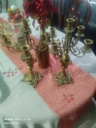 Candelabros antiguos de metal dorado