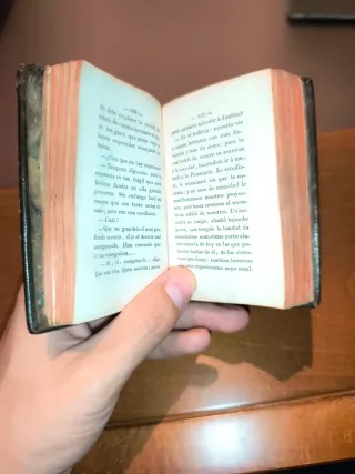Libro diminuto antiguo