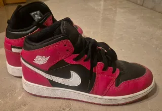 Zapatillas Jordan Air 1 Mid Rosa y Negro