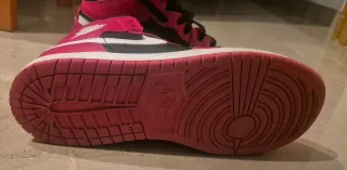 Zapatillas Jordan Air 1 Mid Rosa y Negro