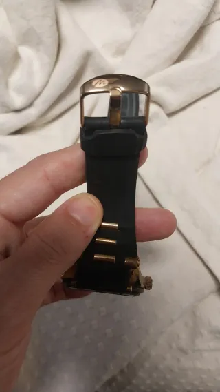 Reloj Marea Negro y Dorado