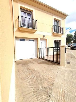 Casa adosada en venta en Valdepeñas