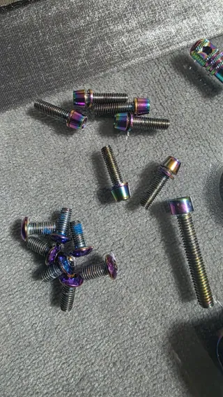 Kit tornillería y roldanas bici