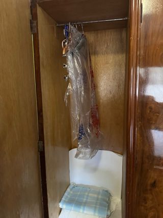 Armario antiguo de madera