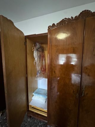 Armario antiguo de madera