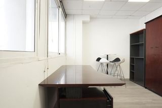 Oficina en venta en Porta en Barcelona