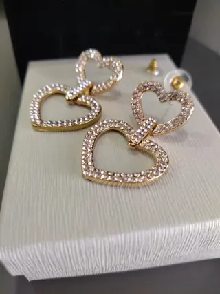 Brincos Coração Dourados com Cristais