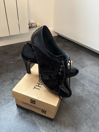 Zapato de piel con cordones de Pasther.