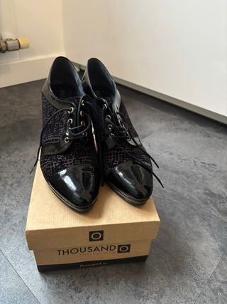 Zapato de piel con cordones de Pasther.