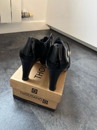 Zapato de piel con cordones de Pasther.