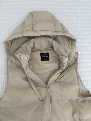 Chaleco plumifero Zara largo beige Talla M