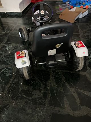 Coche de pedales para niños