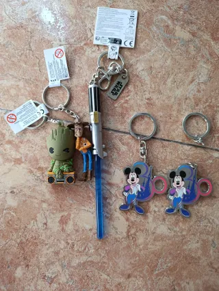 Lote Disney: Llaveros, Pines y Más