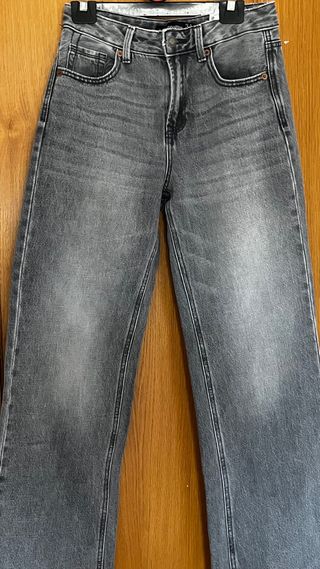 Pantalón vaquero gris