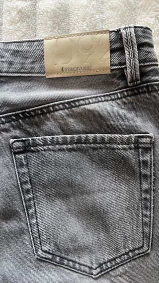 Pantalón vaquero gris