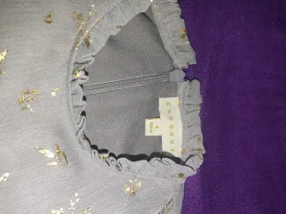 Vestido gris y dorado 4 años