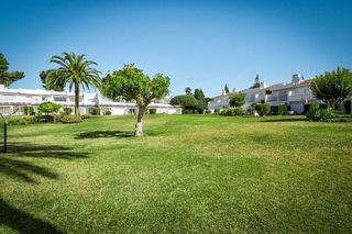 Piso en venta en Los Naranjos - Las Brisas en Marbella