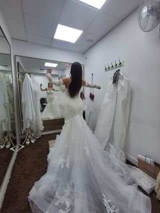 Vestido de Novia y Velo Blanco