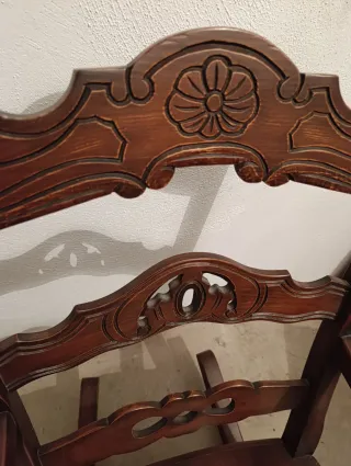 Mecedora de madera rústica