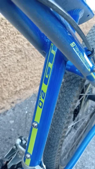 Bicicleta GT Azul y Verde
