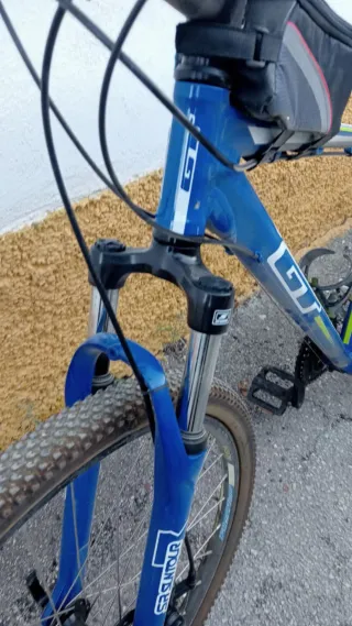 Bicicleta GT Azul y Verde