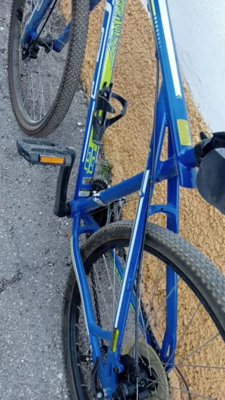 Bicicleta GT Azul y Verde